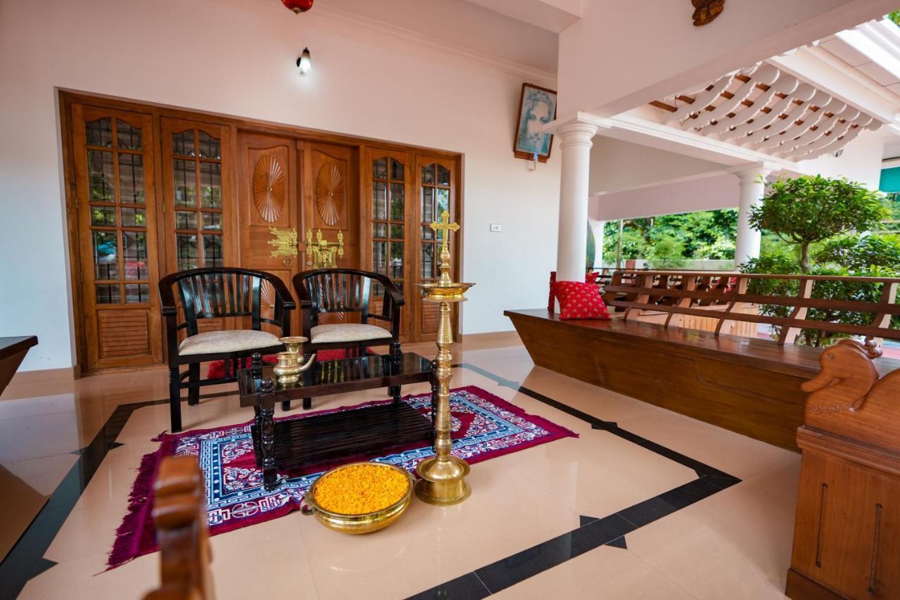 Parudeesa - Heavenly- Luxurious Palace Look-Near Cbd - Kerala - India With Breakfast Kāladi Buitenkant foto