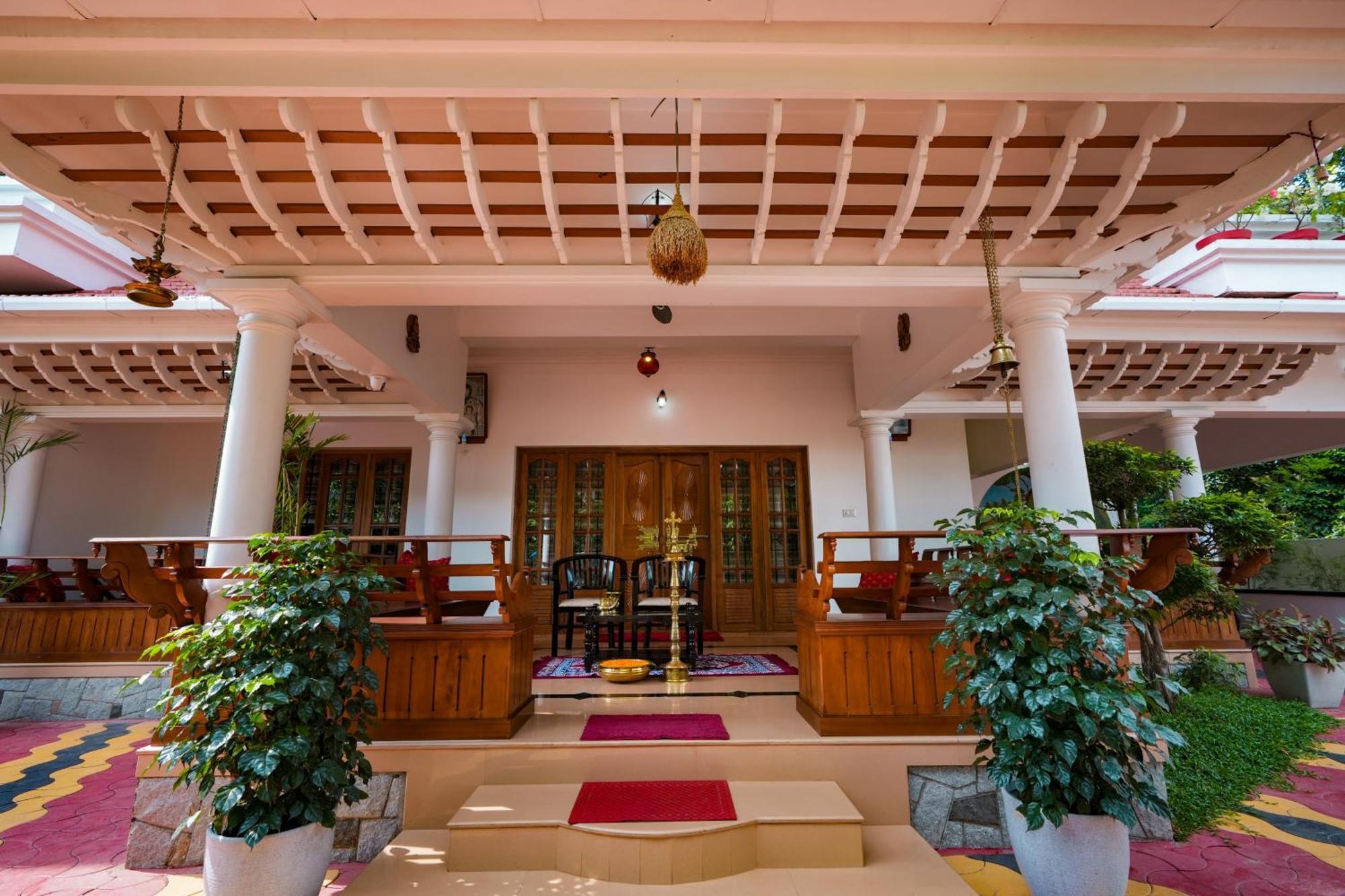 Parudeesa - Heavenly- Luxurious Palace Look-Near Cbd - Kerala - India With Breakfast Kāladi Buitenkant foto
